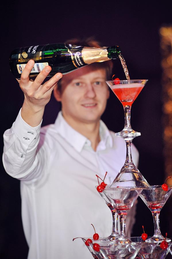 Заказать пирамиду шампанского в Москве
