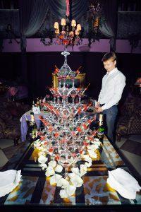 Пирамида из шампанского заказать на свадьбу